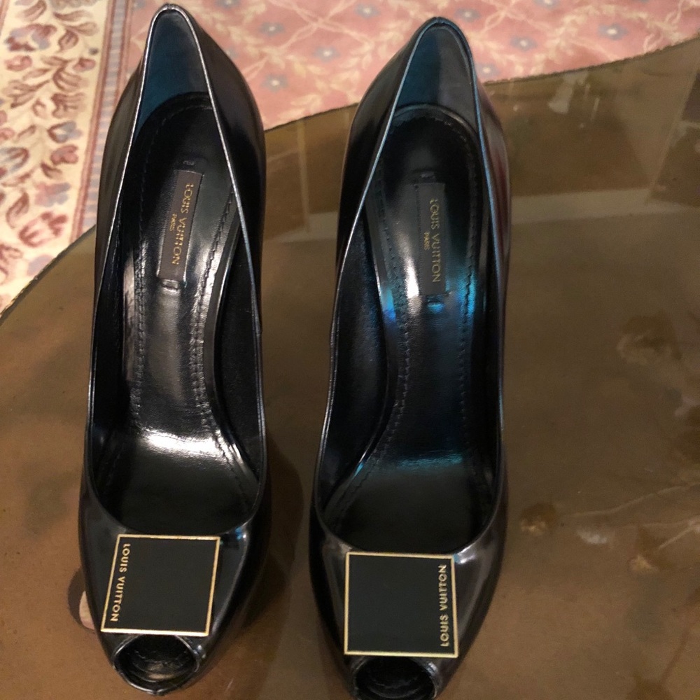 Pumps, platforms - Picture 2 of 7